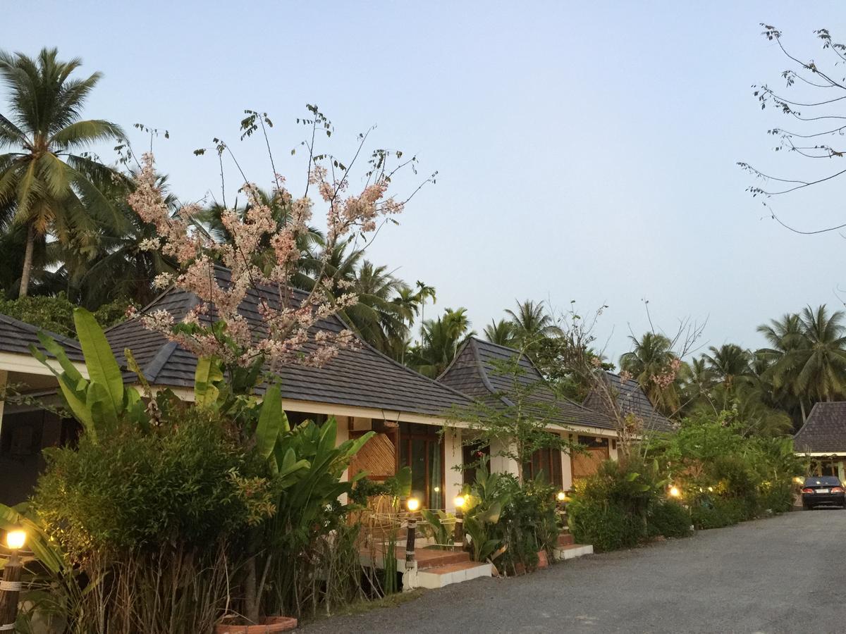 Ruean Thai Nai Bang By Pansak Resort Surat Thani Exterior foto